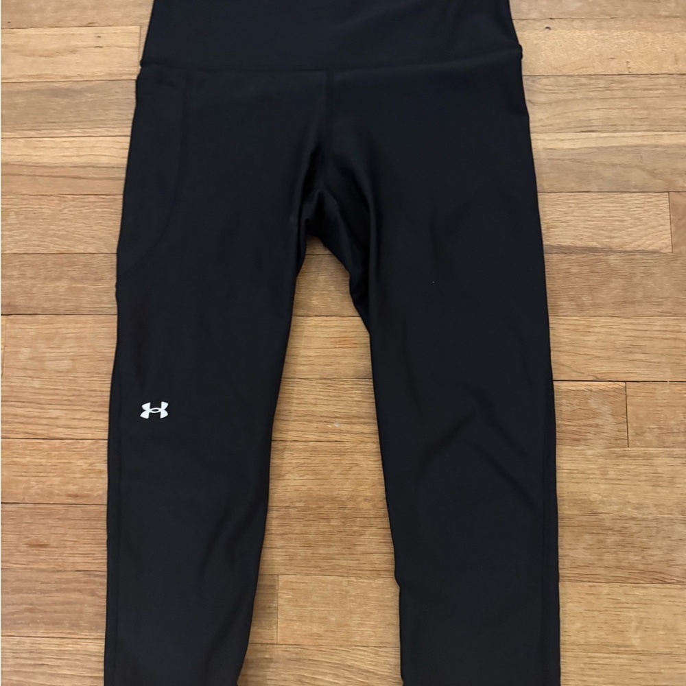 Under Armour black Heat Gear Compression cropped leggings size medium M
 b65